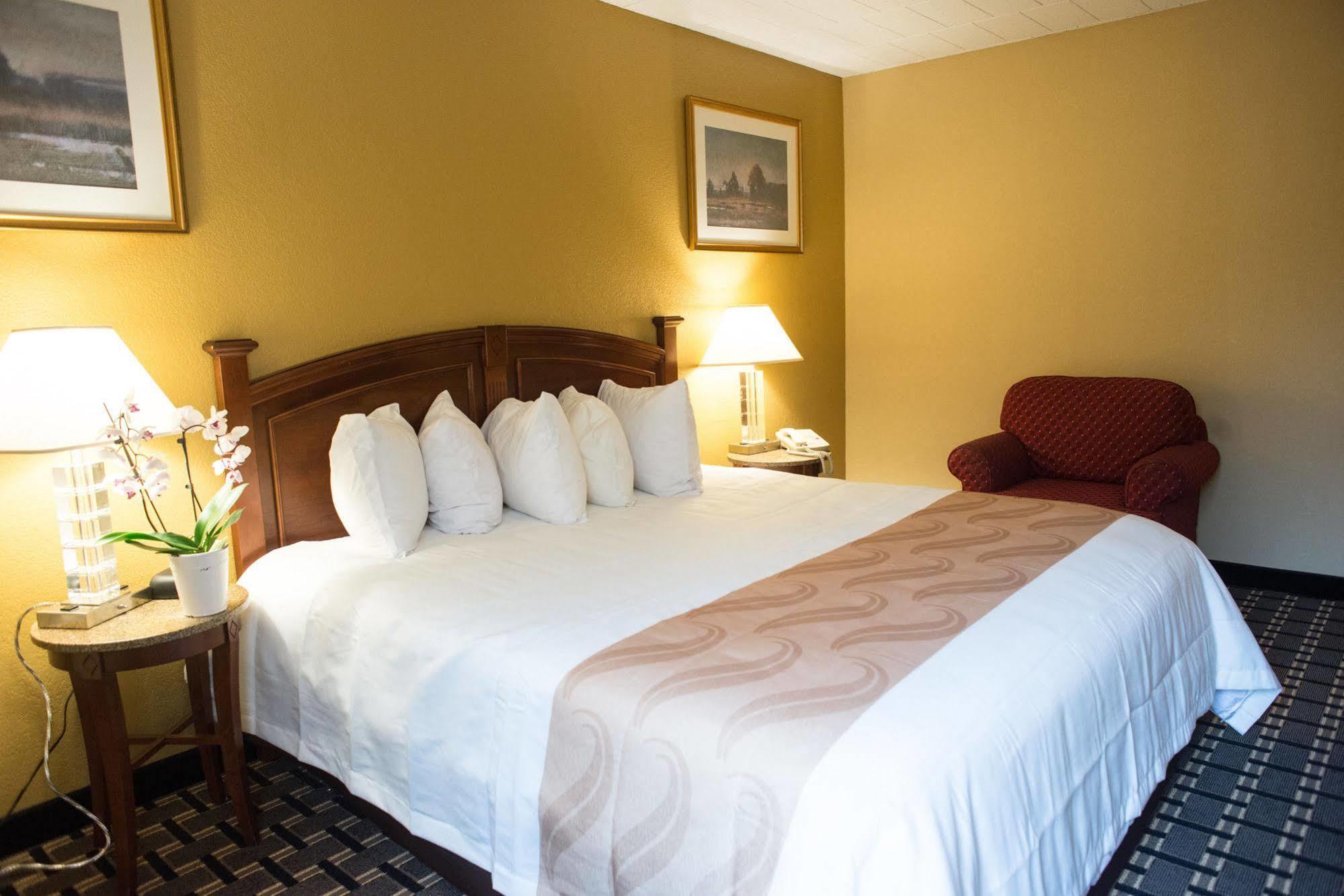 New Kensington Quality Inn מראה חיצוני תמונה