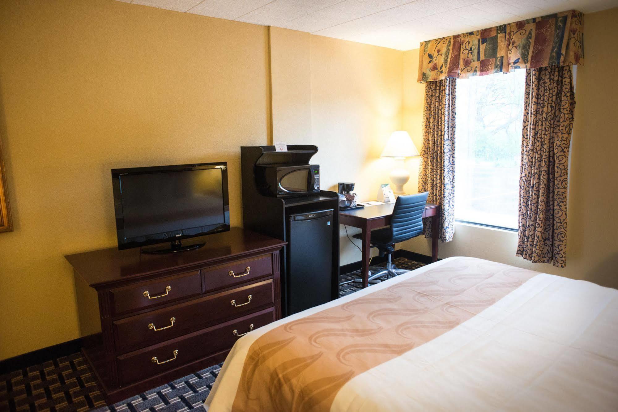 New Kensington Quality Inn מראה חיצוני תמונה